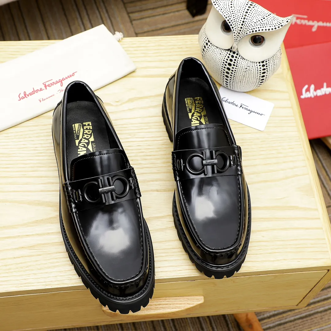 Factory price 440 🔥Ferragamo's new men's casual slip-on shoes🇨🇳Official website original 1:1 mold opening, original quality💯Fine workmanship, high-end luxury☘The upper is made of imported Italian first-layer cowhide🌴🐂Leather lining🍓Rubber wear-resistant and non-slip outsole, breathable and comfortable to wear🍍The first choice for high-taste men🍉2 colors available! Code number 39-44 (38.45. Can be customized)